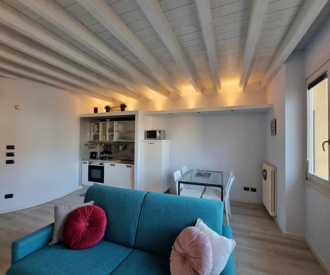La Finestra Sul Castello Desenzano-by Goccia Di Apartment Desenzano del Garda