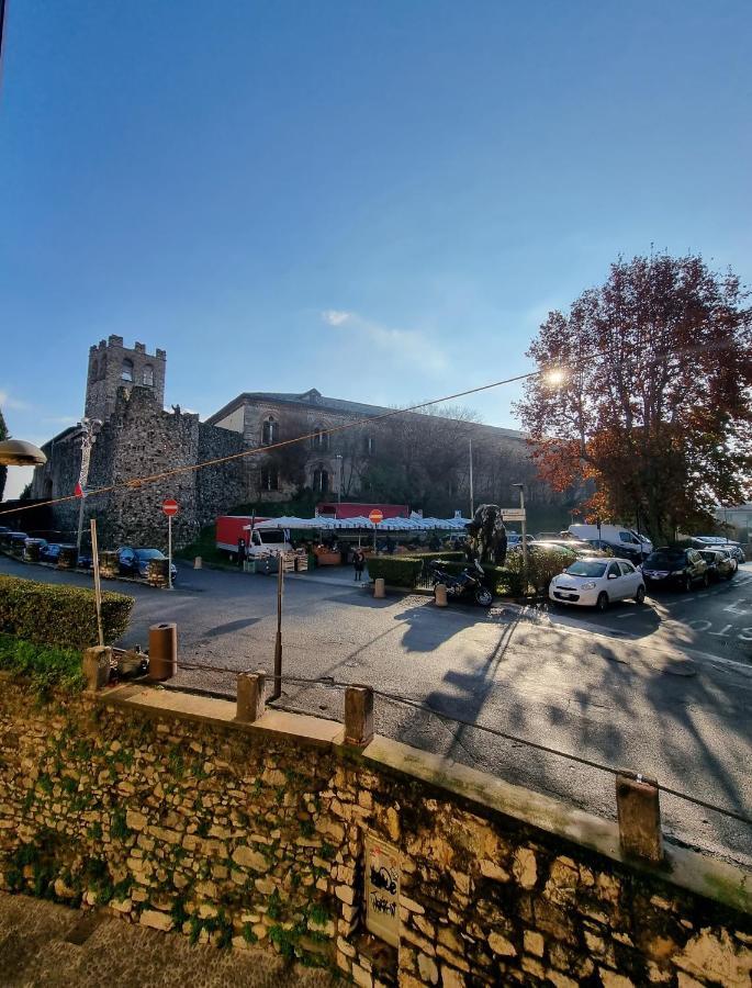 La Finestra Sul Castello Desenzano-by Goccia Di Apartment Desenzano del Garda